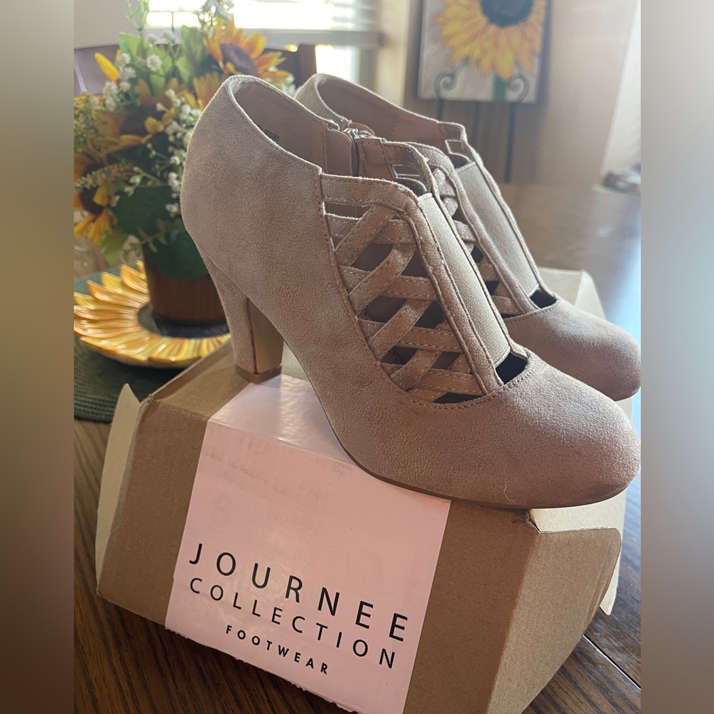NWOT Journey Bootie